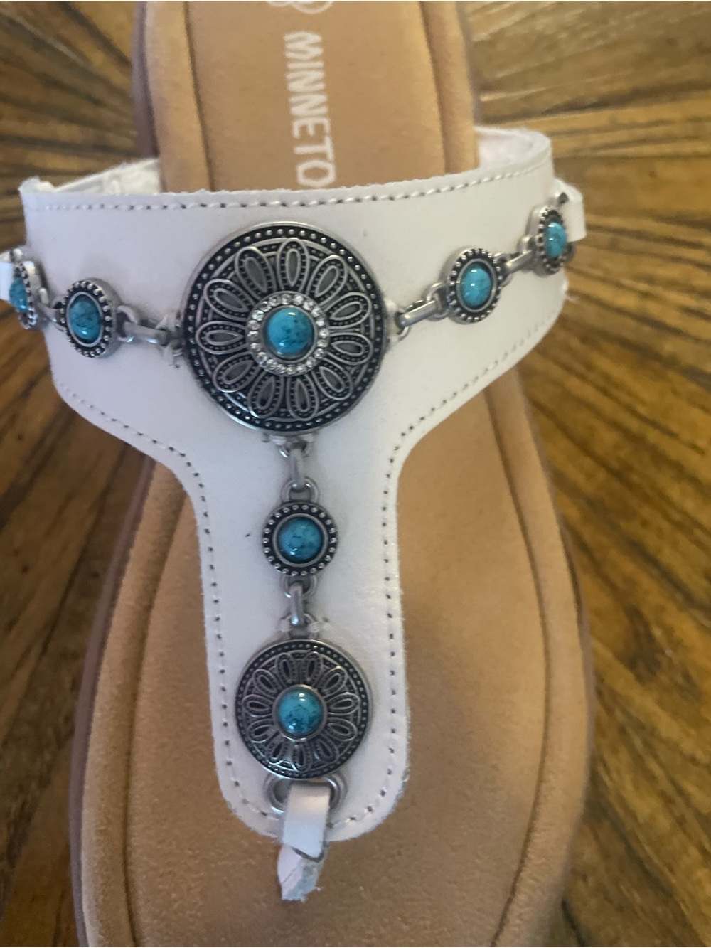 Minnetonka White Leather Thong Sandals with Turquoise Medallions - Picture 5 of 7